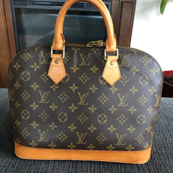 Louis Vuitton Handbags - 💖SOLD💖